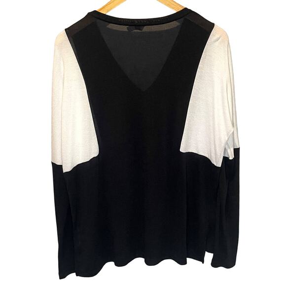 Vince Black & White Color Block V-Neck Sweater - size Medium - Picture 4 of 7